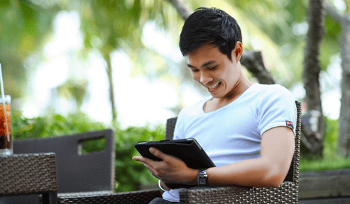 student opening an online bank account