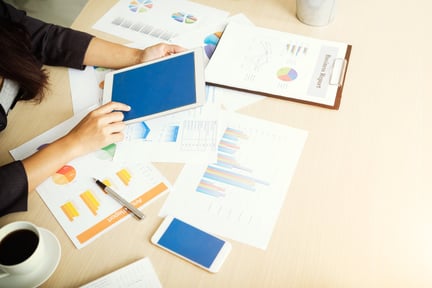 woman managing her budgeting strategy